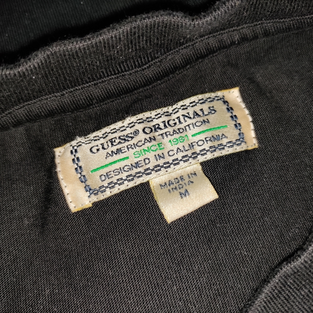 GUESS - Picture 4 of 5